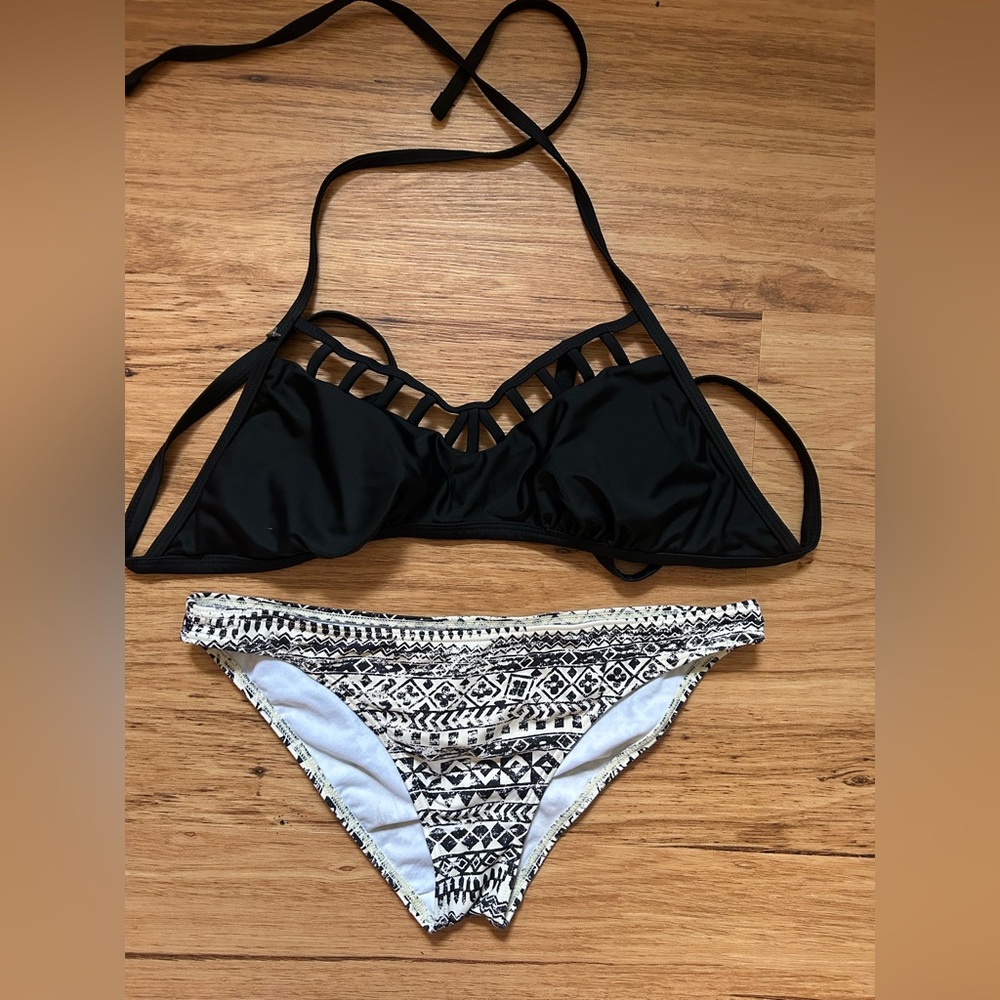 Billabong Black Geometric Bikini Set size M